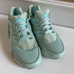 Nike huaraches womens mint green